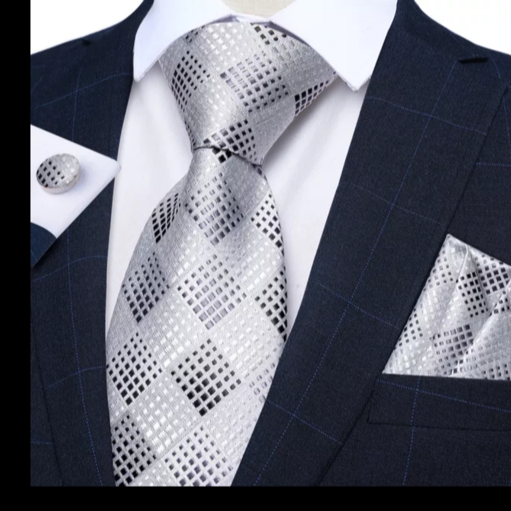 Men's All Italian Silk Tie WITH Cuff Links & Pocket Handkerchief.